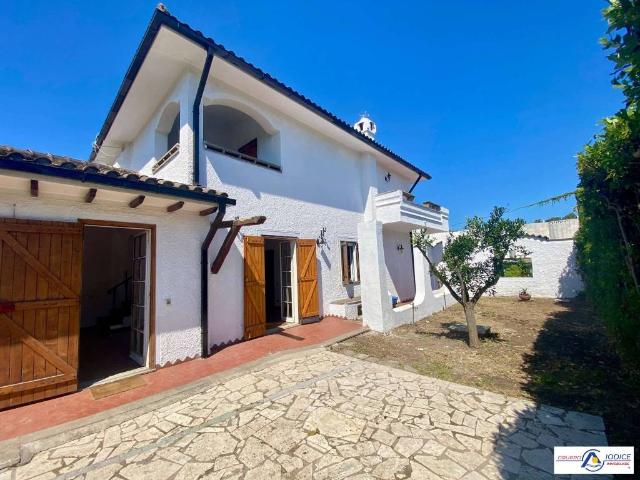 Vendesi villa bifamiliare a San Felice Circeo strada Provinciale Badino