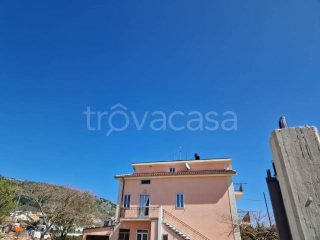 Vendesi villa bifamiliare a San Giovanni Rotondo via Soldato Antonio Massa