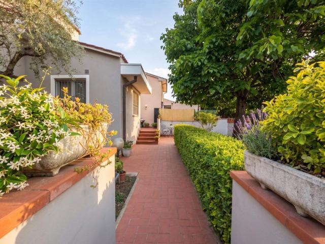 Vendesi villa bifamiliare a San Giuliano Terme, Mezzana