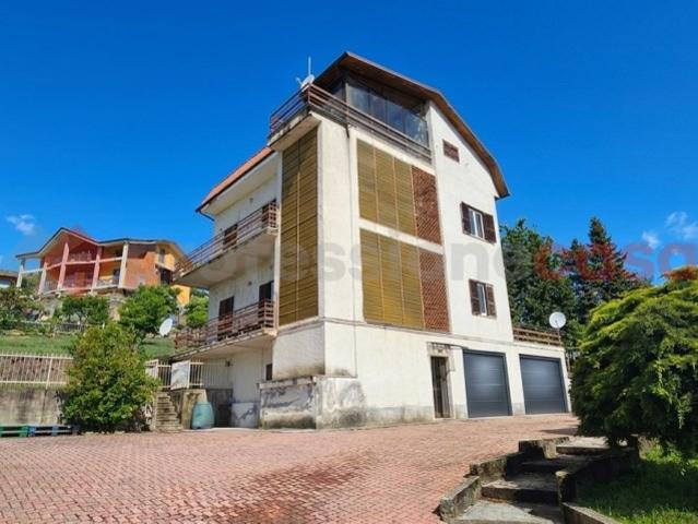 Vendesi villa bifamiliare a San Pietro Val Lemina