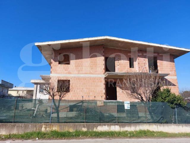 Vendesi villa bifamiliare a Sant'Omero via Cristoforo Colombo, 3