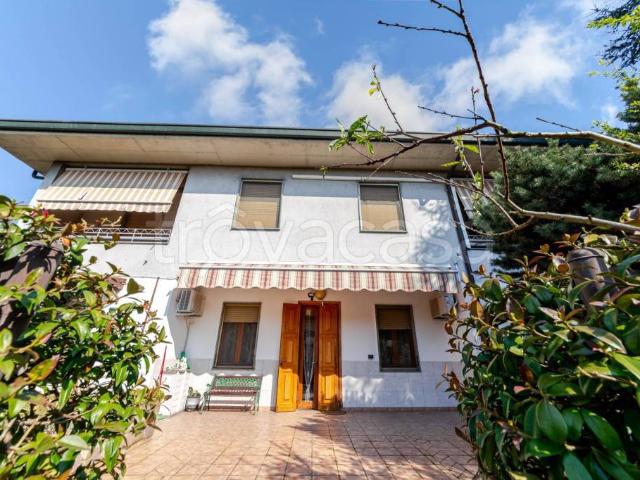 Vendesi villa bifamiliare a Siziano via Giacomo Puccini, 10