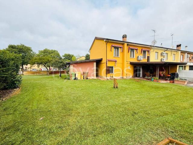 Vendesi villa bifamiliare a Poggio Rusco