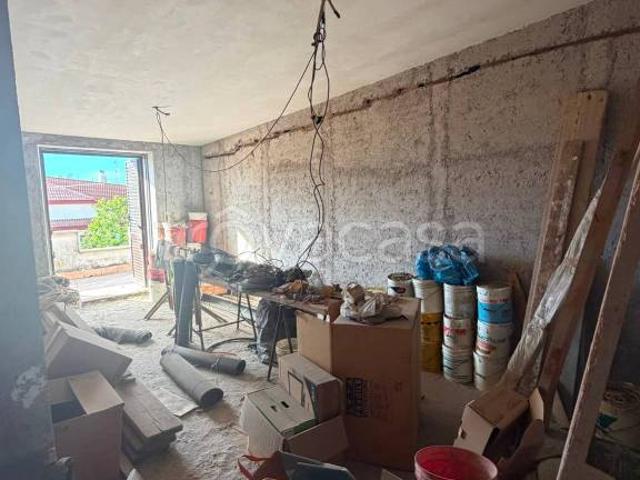 Vendesi villa bifamiliare a Pomezia via Mari