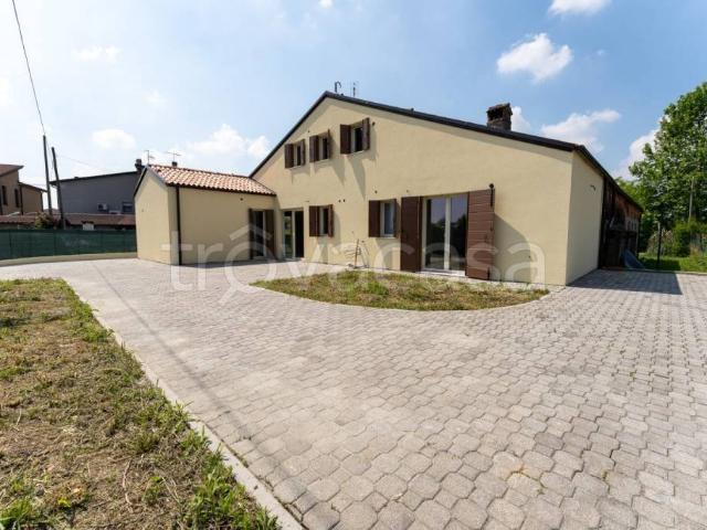 Vendesi villa bifamiliare a Ponte San Nicolò via San Pio X