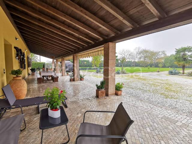 Vendesi villa bifamiliare a Parma, Baganzola Aeroporto