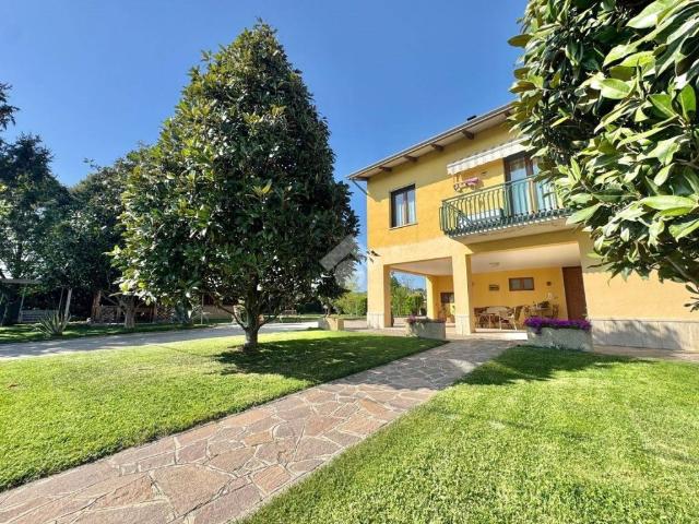 Vendesi villa bifamiliare ad Assisi