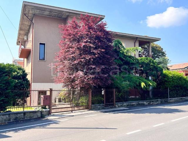 Vendesi villa bifamiliare a Pescantina via Prese