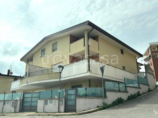 Vendesi villa bifamiliare a Pescara, Colli Innamorati Madonna