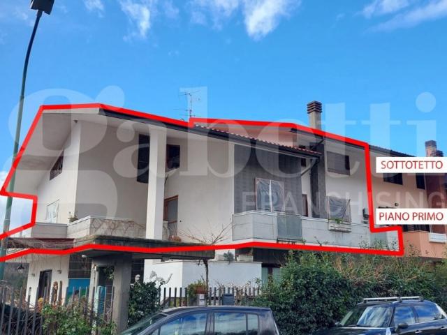 Vendesi villa bifamiliare a Pesche