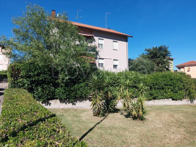 Vendesi villa bifamiliare a Pesaro via Clitunno, Cattabrighe Vismara