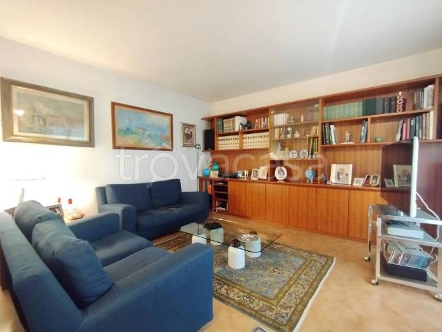 Vendesi villa bifamiliare a Quarrata