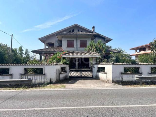 Vendesi villa bifamiliare a Roccasecca via Casilina Sud