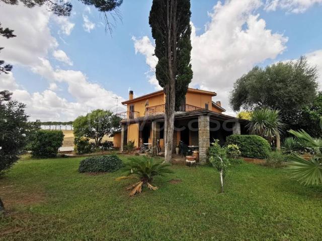Vendesi villa bifamiliare a Roma via Guido Orlandi, Casal Monastero