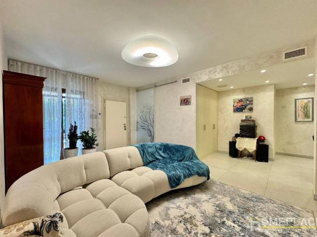 Vendesi villa bifamiliare a Roma via dei Verdoni, 43, Tor Tre Teste Torre Maura