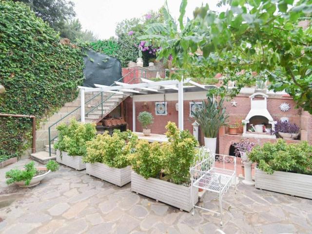 Vendesi villa bifamiliare a Roma via Eduardo De Filippo, Tor de' Cenci