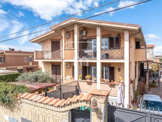Vendesi villa bifamiliare a Roma via Fiordimonte, Corcolle