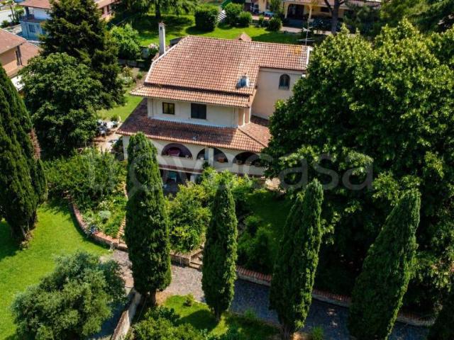 Vendesi villa bifamiliare a Roma via Paolo Monelli, 14, Casal Boccone