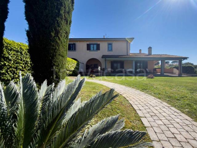 Vendesi villa bifamiliare a Roma via Pina Menichelli, 20, Vallerano