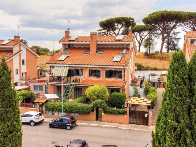 Vendesi villa bifamiliare a Roma, Casalotti
