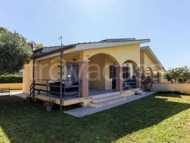Vendesi villa bifamiliare a Roma, Ostia Antica