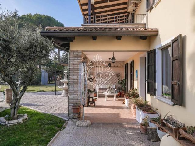Vendesi villa bifamiliare a Ravenna vicolo Vecchio, 2, Ponte Nuovo Madonna dell'Albero