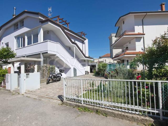 Vendesi villa bifamiliare a Riccione viale Portoferraio, 9, Papini Oltremare