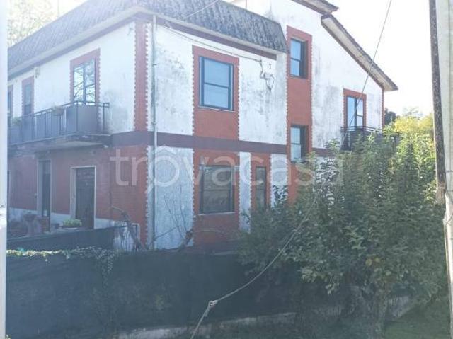 Vendesi villa bifamiliare a Torrice via case de Santis 20
