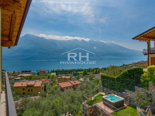 Vendesi villa bifamiliare a Tremosine sul Garda