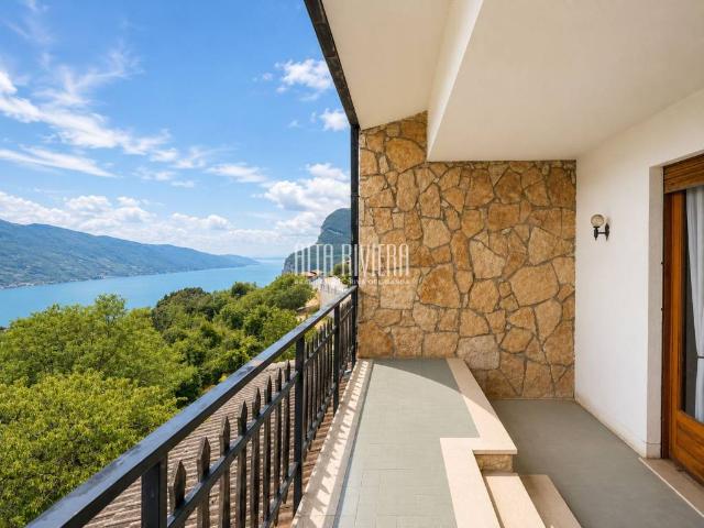 Vendesi villa bifamiliare a Tremosine sul Garda, Pieve