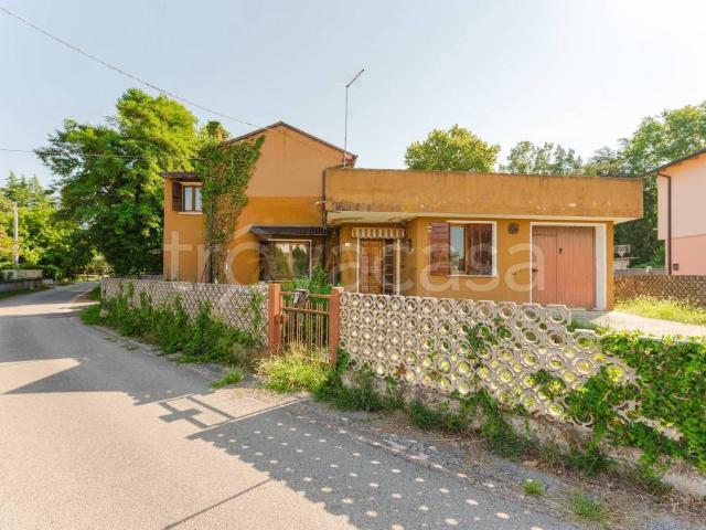 Vendesi villa bifamiliare a Treviso, San Pelaio