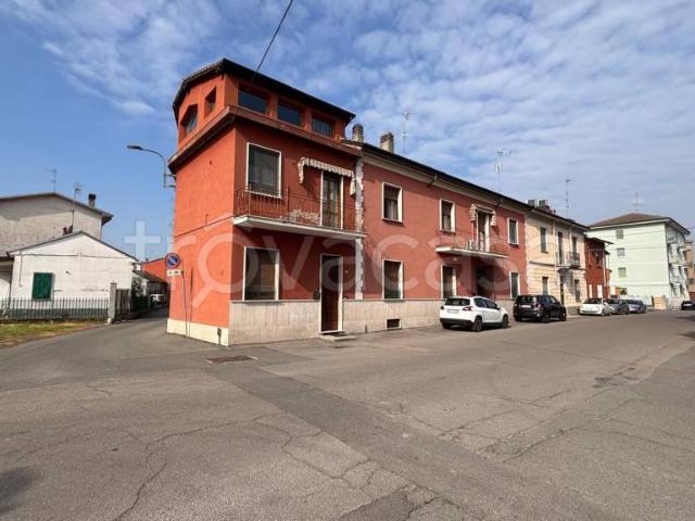 Vendesi villa bifamiliare a Voghera via Vittorio Bachelet