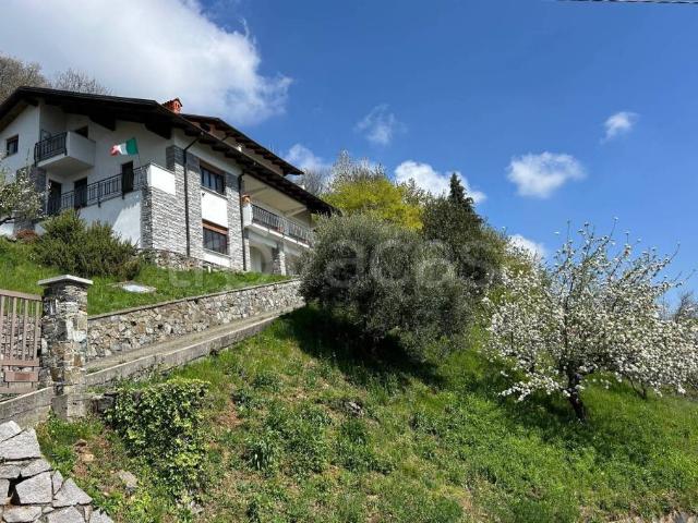 Vendesi villa bifamiliare a Valdilana