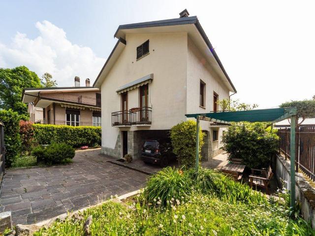 Vendesi villa bifamiliare a Valmadrera