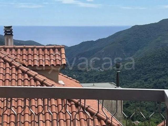 Vendesi villa bifamiliare a Varazze, Alpicella
