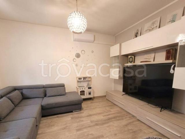 Vendesi villa bifamiliare a Verbania
