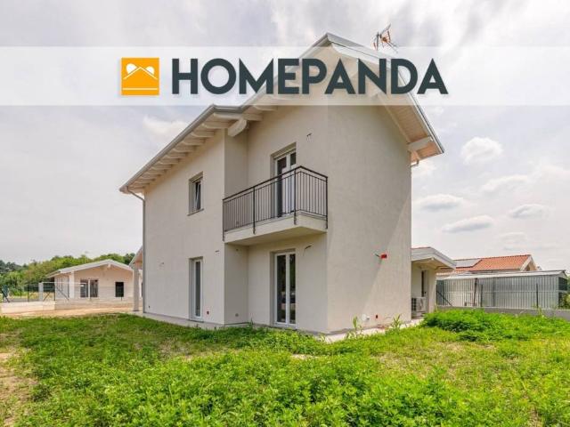 Vendesi villa bifamiliare a Vergiate via Golasecca