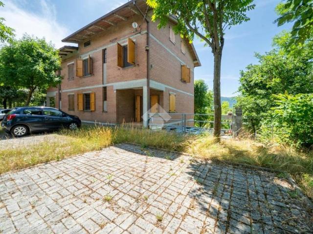 Vendesi villa bifamiliare a Verica, Pavullo nel Frignano