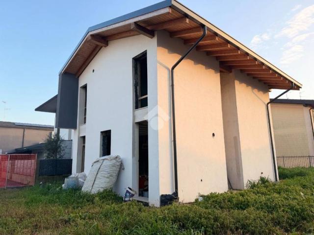 Vendesi villa bifamiliare a Verolavecchia