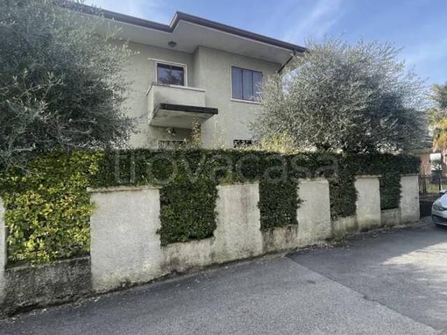 Vendesi villa bifamiliare a Vicenza via Isole Egadi, Santa Croce Bigolina Longara