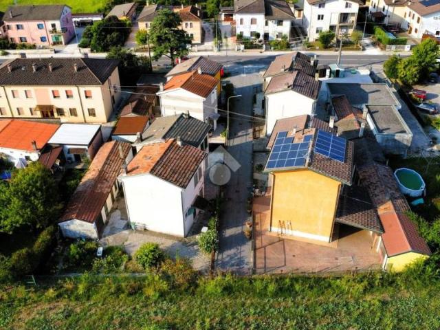 Vendesi villa bifamiliare a Villa Garibaldi, Roncoferraro