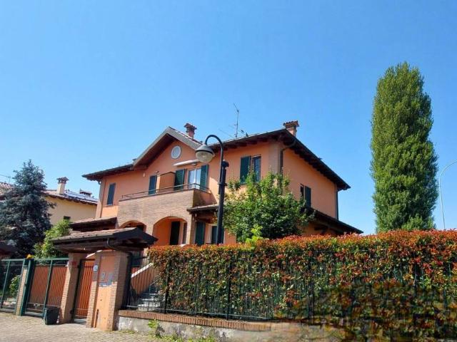 Vendesi villa bifamiliare ad Abbiategrasso