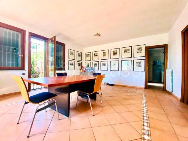 Vendesi villa bifamiliare ad Albinea via Poiano, 3