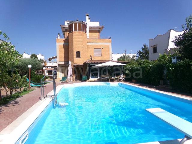Vendesi villa bifamiliare ad Anzio via degli Olmi, 60, Villa Claudia