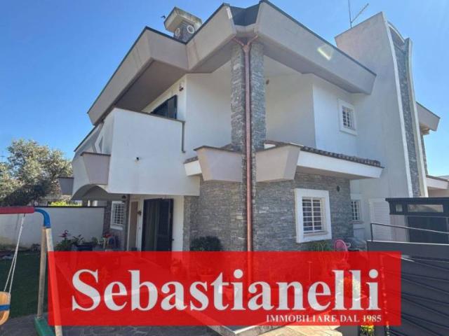 Vendesi villa bifamiliare ad Anzio via dei Gigli, 58c, Villaggio Giornalisti Poggio