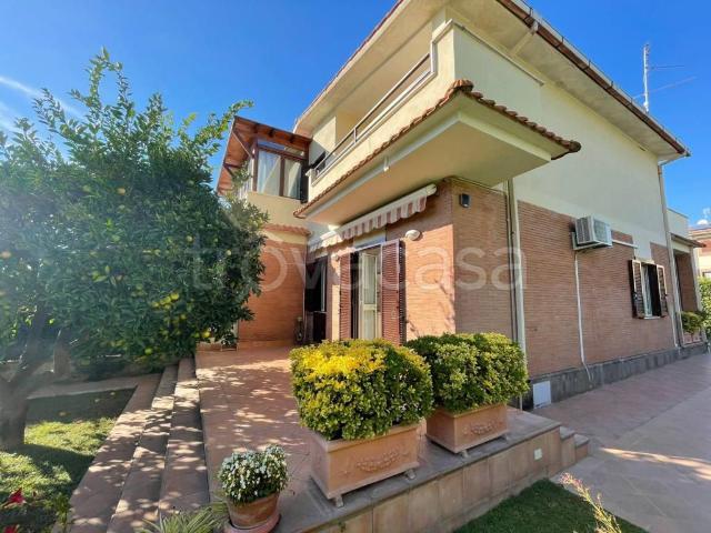 Vendesi villa bifamiliare ad Anzio via dei Lauri, 18, Stazione Lavinio
