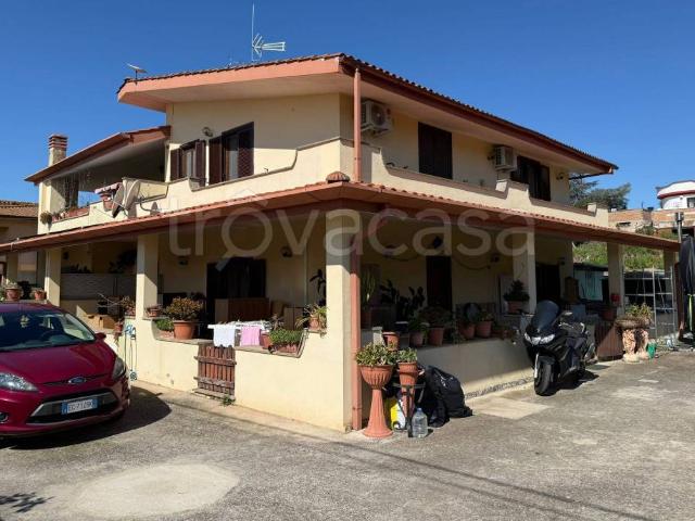 Vendesi villa bifamiliare ad Aprilia via Foscagno, Campoleone Tre Colli