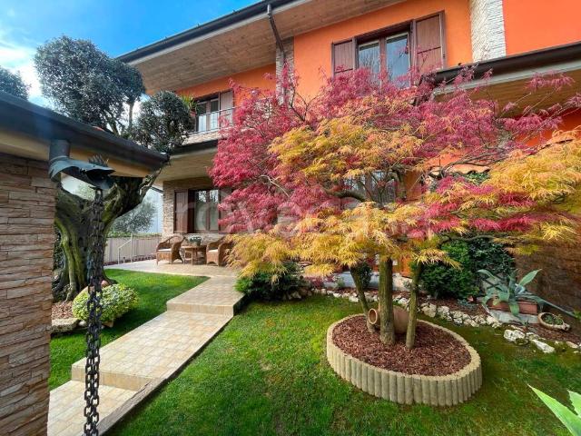 Vendesi villa bifamiliare ad Arcene viale Suardi