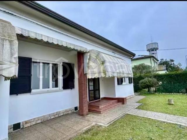 Vendesi villa bifamiliare ad Argenta via del Crocifisso, 3, Boccaleone