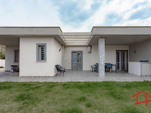 Vendesi villa bifamiliare ad Ardea via Monreale, Nuova Florida